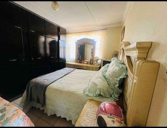 4 BEDROOM FREEHOLD FOR SALE IN NEWLANDS WEST